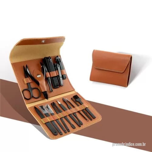 Kit manicure personalizado - Kit manicure 16 peças em estojo de couro sintético estilo envelope, contém: tesoura, alicate de cutícula, pinça, 3 cortadores de unha, lixa, espátula dupla para limpeza das unhas, empurrador de cutícula, 2 bisturis, raspador, removedor de cutícula, palito de unha, espátula para ouvido e pincel.