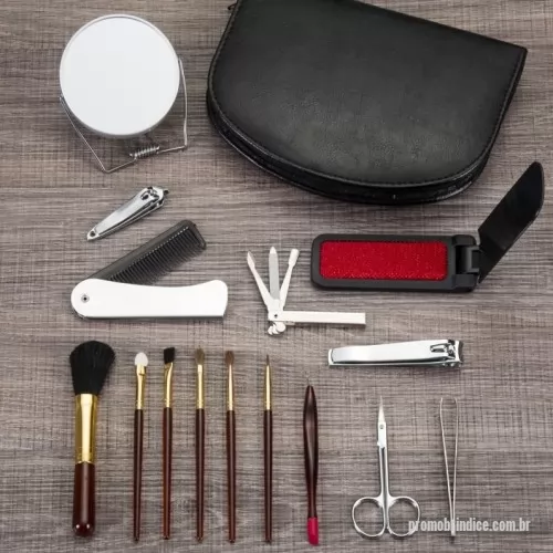 Kit manicure personalizado - Kit manicure Personalizado 10127B com sua logomarca. 20 anos ajudando a cotar Brindes Promocionais com várias empresas num único clique. Kit Manicure 15 Peças  Descrição: Kit manicure com 15 peças, acomodado em estojo de couro sintético com fechamento em zíper. A parte interna é revestida com plástico em relevo e conta com elásticos de fixação para manter todos os itens firmes e organizados.  O kit contém:  Pente  Removedor de pelos  Espelho duplo  Empurrador de cutícula  Pinça  Cortador de unha  Tesoura  Mini kit unha 3 em 1 (empurrador de cutícula, lixa e limpador de unha)  Cortador de cutícula  6 pincéis: blush, sombra, esfumador, côncavo, batom e pente para sobrancelhas  Especificações:  Medidas para gravação (CxL): 17,5 cm × 12,5 cm  Tamanho total aproximado (CxL): 18,5 cm × 13,2 cm  Peso aproximado: 327 gKit Manicure 15 Peças  Descrição: Kit manicure com 15 peças, acomodado em estojo de couro sintético com fechamento em zíper. A parte interna é revestida com plástico em relevo e conta com elásticos de fixação para manter todos os itens firmes e organizados.  O kit contém:  Pente  Removedor de pelos  Espelho duplo  Empurrador de cutícula  Pinça  Cortador de unha  Tesoura  Mini kit unha 3 em 1 (empurrador de cutícula, lixa e limpador de unha)  Cortador de cutícula  6 pincéis: blush, sombra, esfumador, côncavo, batom e pente para sobrancelhas  Especificações:  Medidas para gravação (CxL): 17,5 cm × 12,5 cm  Tamanho total aproximado (CxL): 18,5 cm × 13,2 cm  Peso aproximado: 327 gKit manicure Personalizado, 178446, B Brindes Promocionais. Clique e Cote no Portal PromoBríndice!