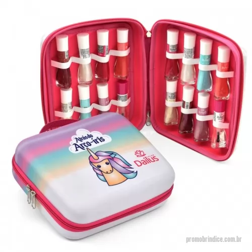 Kit maquiagem personalizado - Estojo com Tiras de Elástico para Acomodar Esmaltes - Dailus Estojo com berço para acomodar esmaltes Dailus com estampa aplicada em sublimação. Peça desenvolvida sobre a plataforma da peça M-248  Desenvolvimento sobre medida para Emabalagens especiais e divulgação de produtos.