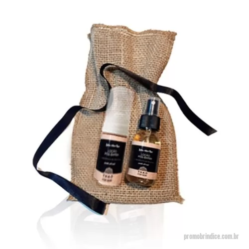 Kit masculino personalizado - O Kit Loção de Barbear Dia dos Pais é a opção perfeita para presentear os pais da sua empresa com algo especial. Com embalagem de juta elegante, o kit contém um frasco de espuma para barbear, e um frasco spray de loção pós-barba. Com ingredientes de qualidade e fragrância agradável.