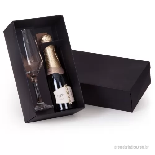 Kit Natal personalizado - 1 Espumante Chandon Reserve 187ml 1 Taça de vidro 185ml 1 Caixa e berço ou divisoria corte e vinco