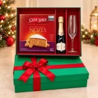 O kit contem: 1 Chandon baby brut 187ml 1 Taça gallant 1 Bolo suíço de natal de nozes casa suíça 400g Caixa cartonada 34x25x8cm