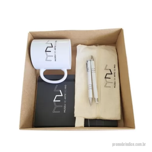 Kit personalizado - Kit Boas vindas/Welcome kit com 1 Caneca de Cerâmica de 300ml + 1 Caderneta 14x21 cm+ 1 Caixa Kraft 24x24x8cm + 1 Caneta Plástica + 1 Estojo de Lona. 