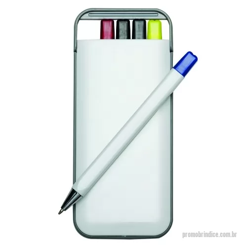 Kit personalizado - Kit 5 em 1 branco em plástico resistente. Possui: caneta/carga azul, caneta/carga preto, caneta/carga vermelha, marca texto amarelo e lapiseira. Lateral e trava(basta movimentar para os lados) superior em cinza.