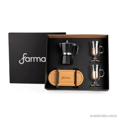 Kit personalizado - Kit para café. Conta com cafeteira em alumínio; bandeja em bambu; duas canecas em vidro 240ml cada. Bandeja: 26x12x1,7cm