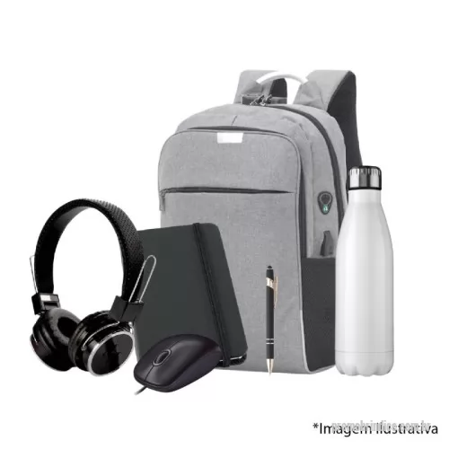 Kit personalizado - O Kit Home Office Diamond é um brinde sofisticado e útil para colaboradores. Contém: garrafa em aço inox (750ml), mochila para notebook, caderno A5 com capa dura, mouse wireless, e fone de ouvido Bluetooth com rádio FM. Itens elegantes e funcionais para um dia a dia produtivo e confortável.