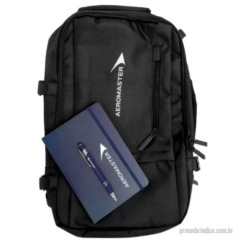 Kit personalizado - Kit com mochila de nylon 20 litros USB, caneta metálica touchscreen com acabamento similar à borracha, acionamento por clique e carga esferográfica azul 1.0mm e moleskine 14x21 com capa e contracapa impressa, miolo Pautado e elástico para fechamento.