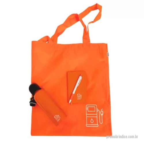 Kit personalizado - Kit com caneta plástica com detalhe emborrachado, squeeze 500ml de inox com pintura metalizada, caderneta moleskine 14x8cm emborrachada com aproximadamente 80 folhas amareladas com pauta e sacola 100% poliéster reciclado 190T. 