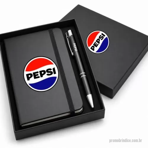 Kit personalizado - O que acompanha: ? Caixa de apresentação premium personalizada ? Moleskine ecológica com acabamento em bambu ? Caneta metálica personalizada  Dimensões ???? Moleskine: 14 x 9 cm ???? Caixa: 18 x 15 cm
