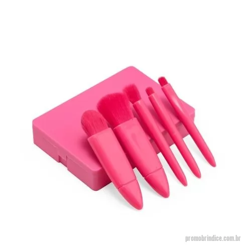 Kit pincel para maquiagem personalizado - Apresentamos o Kit Pincel Personalizado: o brinde corporativo perfeito para quem valoriza qualidade e estilo! Composto por pincéis de alta qualidade, este kit é ideal para maquiagem e cuidados pessoais. Personalize com o logotipo da sua empresa, mensagem ou design exclusivo, transformando-o em um item único e memorável. O kit inclui pincéis de diferentes tamanhos e funções, todos com cabo ergonômico para maior conforto e precisão. Ideal para eventos, reuniões e ações promocionais, o Kit Pincel Personalizado destaca sua marca com elegância e sofisticação. Surpreenda seus clientes e colaboradores com este brinde especial e funcional!