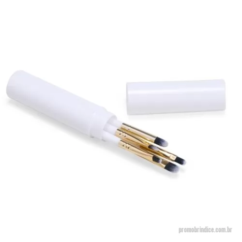Kit pincel para maquiagem personalizado - Kit pincel para maquiagem Personalizado B18878 com sua logomarca. 20 anos ajudando a cotar Brindes Promocionais com várias empresas num único clique. Kit Pincel 5 Peças – Maquiagem Perfeita com Precisão ????  Conquiste um acabamento impecável com este kit essencial de pincéis. Com cerdas macias, cabos ergonômicos e estojo plástico, ele oferece conforto e praticidade tanto para iniciantes quanto para profissionais.  Inclui:  Pincel língua de gato (bases líquidas ou cremosas)  Pincel chanfrado (delinear olhos e sobrancelhas)  Pincel côncavo (esfumar sombras)  Pincel para sombras uniformes  Pincel para corretivo (cobrir imperfeições e iluminar)  Especificações:  Largura: 2,4 cm  Circunferência: 7,9 cm  Comprimento: 15,3 cm  Área de gravação: 6 x 2,5 cm  Peso: 39 g  ???? Prático, elegante e essencial para quem busca resultado profissional no dia a dia.Kit Pincel 5 Peças – Maquiagem Perfeita com Precisão ????  Conquiste um acabamento impecável com este kit essencial de pincéis. Com cerdas macias, cabos ergonômicos e estojo plástico, ele oferece conforto e praticidade tanto para iniciantes quanto para profissionais.  Inclui:  Pincel língua de gato (bases líquidas ou cremosas)  Pincel chanfrado (delinear olhos e sobrancelhas)  Pincel côncavo (esfumar sombras)  Pincel para sombras uniformes  Pincel para corretivo (cobrir imperfeições e iluminar)  Especificações:  Largura: 2,4 cm  Circunferência: 7,9 cm  Comprimento: 15,3 cm  Área de gravação: 6 x 2,5 cm  Peso: 39 g  ???? Prático, elegante e essencial para quem busca resultado profissional no dia a dia.Kit pincel para maquiagem Personalizado, 177543, B Brindes Promocionais. Clique e Cote no Portal PromoBríndice!