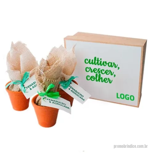 Kit planta personalizado - O Kit Plantio é um brinde corporativo personalizado sustentável desenvolvido pela beetrade, faz parte dos nosso catálogo de exclusivos, um brinde personalizado com sua marca preocupada com o meio ambiente, deixando sua pegada verde através de um kit personalizado que ficará na memora do seus clientes e ou colaboradoes.