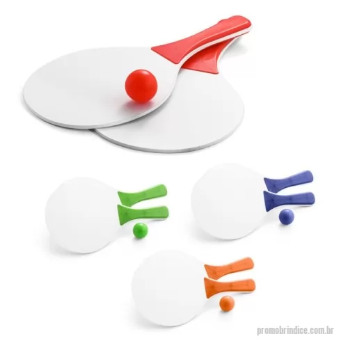 Kit praia personalizado - Kit de raquetes de praia personalizado, composto por duas raquetes em MDF e bola em PVC. Leve, prático e divertido, é ideal para praia, parques, clubes, hotéis, resorts, eventos ao ar livre, campanhas de verão e ações promocionais. As raquetes possuem pegadores coloridos e ampla superfície para personalização com logotipo, marca ou identidade visual da empresa, proporcionando excelente exposição durante o uso. Uma ótima opção de brinde esportivo para clientes, colaboradores, equipes e eventos corporativos. Medidas aproximadas de cada raquete: 19 x 33 x 0,5 cm. Acompanha bola em PVC colorida. Produto indicado para lazer, recreação e campanhas promocionais de verão.