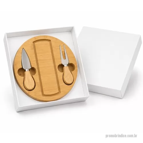 kit queijo personalizado - Kit queijo com tábua e acessórios para queijo, em caixa de papel kraft branca