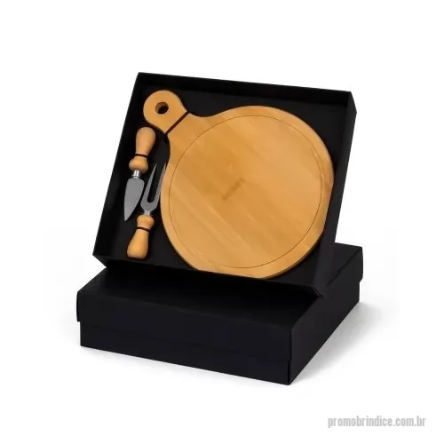 kit queijo personalizado - Kit em caixa de papel, tábua em bambu, 2 utensílios de inox para queijo.
