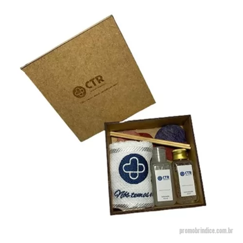 Kit relaxamento personalizado - Desfrute de momentos de relaxamento e bem-estar com o Kit Relax e Aromas. Este kit é composto por uma caixa de MDF personalizada em laser ou silkscreen, medindo 12x12x5 cm, que traz um toque de sofisticação.