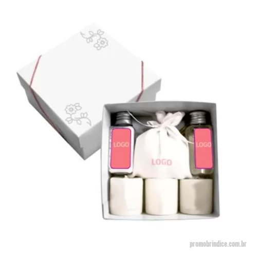 Kit relaxamento personalizado - Linda opção para presente corporativo, brindes promocionais para o público feminino. Personalize os itens com a sua marca. Kit Relax Aromatizador Contén: 3 Velas Redondas Prosperidade, Amor e Sucesso 1 Sachê 1 Sal Grosso 50g 1 Mini Aromatizador 40ml 1 Caixa Duplex Branca Entre em contato, informe o seu CNPJ