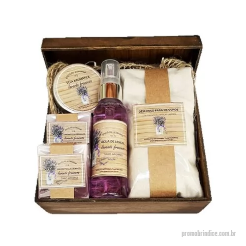 Kit relaxamento personalizado - O Kit Lavanda Francesa é uma ótima opção para quem busca um presente especial e luxuoso para uma pessoa querida. Composto por produtos de alta qualidade e fragrância exclusiva, este kit irá encantar e surpreender qualquer pessoa que o receber.