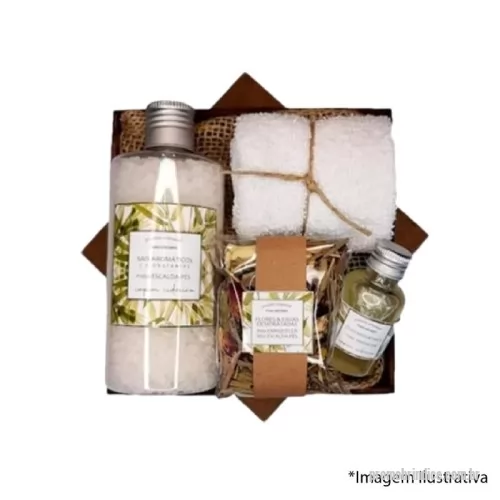 Kit SPA personalizado - Este kit contém: - 01 óleo hidratante (30 ml); - 01 toalha de mão branca; - 300 g de sais para escalda-pés; Saquinho com flores e ervas para enriquecer o escalda-pés - 01 caixa mdf com gel envelhecedor tom tabaco. 