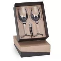 Kit em caixa de papel kraft. 2 taças de vinho de 350ml e um abridor de vinho. 1 cor de gravação
