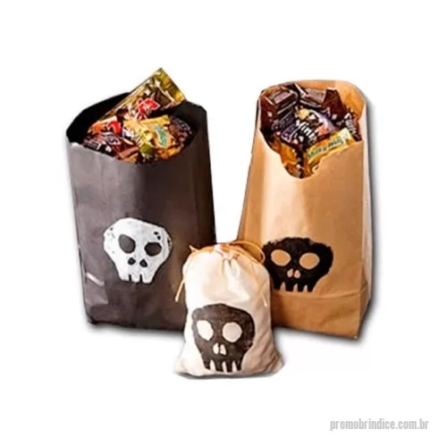 Kit temático personalizado - Kit Doces HalloweenBrinde de Halloween para Empresas Gostosuras ou travessuras? Surpreenda com este mimo de halloween personalizável! ref – BV200 Saco de papel decorado com caveira e recheados de doces diversos. * Consulte quantidade mínima *Confira opções de personalização *Imagem meramente ilustrativa *.