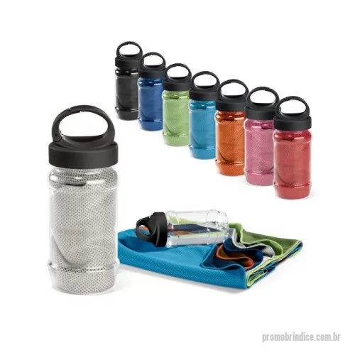 Kit toalha personalizado - Kit toalha e garrafa. Toalha para esporte em poliamida e poliéster. Toalha refrescante, quando molhada permanece fria durante horas. Se aquecer, basta balançar reativando sua frescura. Reutilizável e lavável à máquina. Garrafa em PP e PET com mosquetão incluso. Capacidade até 440 mL. 