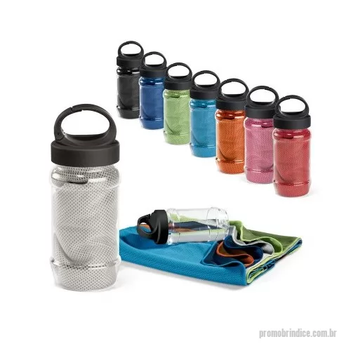 Kit toalha personalizado - Kit toalha e garrafa. Toalha para esporte em poliamida e poliéster. Toalha refrescante, quando molhada permanece fria durante horas. Se aquecer, basta balançar reativando sua frescura. Reutilizável e lavável à máquina. Garrafa em PP e PET com mosquetão incluso. Capacidade até 440 mL. Caixa branca 94653 vendida opcionalmente. Certificação EU Food Grade. Toalha: 300 x 800 mm  Caixa exterior (m): 0,530X0,470X0,390 Peso da caixa (Kg.): 11.300 Peso do Produto (g.): 99 Caixa Exterior (Un.): 100 Caixa interior (Un.): 1 NCMS: 63029300 Packing individual: Polybag Packing após gravação: Polybag Certificados: REACH, Food Safety, BPA Free País de origem: China