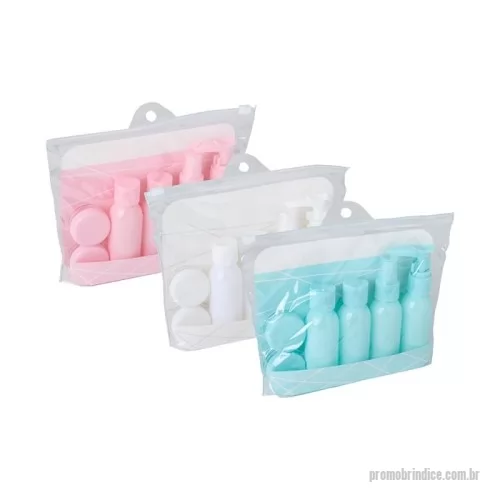 Kit viagem personalizado - Descrição: Um kit para viagens que traz mais praticidade na hora de transportar itens de maquiagem e cuidados pessoais de maneira compacta. O conjunto, que vem em um estojo ziplock, conta com 1 frasco pump de 50ml, 1 frasco spray de 50ml, dois frascos com tampa rosqueável de 50ml e 2 potes de 5ml.