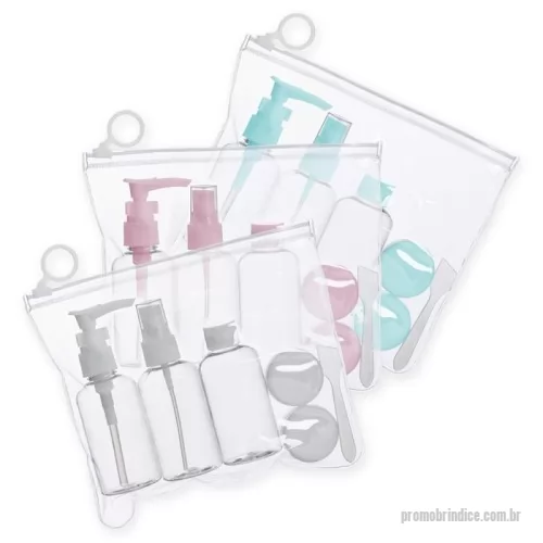 Kit viagem personalizado - Kit viagem 6 peças em estojo ziplock. Contém frasco de 80ml com tampa spray; frasco de 80ml com tampa rosqueável; frasco de 80 ml com tampa pump; 2 potes de 10ml com tampa rosqueável e mini espátula fosca. Frascos plásticos e estojo em pvc com puxador plástico.