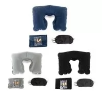 Kit viagem com 3 peças, contém: travesseiro inflável(revestido de veludo), máscara para olhos de cetim(revestido com espuma) e um par de protetor auricular. Acompanha uma nécessaire de veludo para guardar o kit.