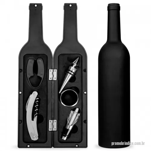 Kit vinho personalizado - Kit vinho formato garrafa com 5 peças: tampa de bico, wine collar, bico condutor com tampa, saca rolhas metálico com lâmina de corte e abridor de garrafa e cortador de lacre. Estojo com fechamento imantado e área interna com berço de espuma.