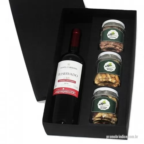 Kit vinho personalizado - Kit Vinho personalizado em caixa de papel, Vinho Santa Carolina 750ml e 3 Potes de Petiscos com etiquetas personalizadas.
