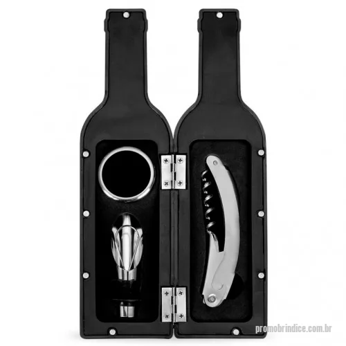 Kit vinho personalizado -  Kit vinho formato garrafa com 3 peças: wine collar, bico condutor com tampa e saca-rolhas metálico com lâmina de corte e abridor de garrafa. Estojo com fechamento imantado e área interna com berço de espuma.