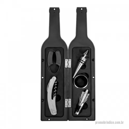 Kit vinho personalizado - Kit vinho formato garrafa com 5 peças: tampa de bico, wine collar, bico condutor com tampa, saca-rolhas metálico com lâmina de corte e abridor de garrafa e cortador de lacre. Estojo com fechamento imantado e área interna com berço de espuma.