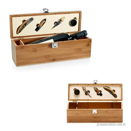 Kit vinho personalizado - Conjunto para vinho em bambu e zinco. Incluso saca-rolhas com canivete de sommelier, gargantilha, salva-gotas com tampa e rolha. Por ser um produto composto por materiais naturais, a cor e tamanho do produto e o resultado da impressão podem variar entre produtos. 363 x 112 x 119 mm
