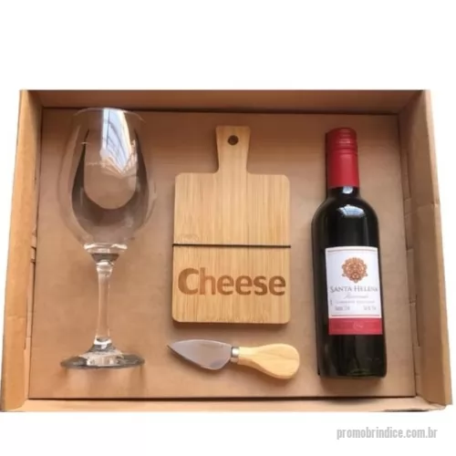 Kit vinho personalizado - 1 Vinho 375ml 1 Tábua em Bambu 1 Faca para Queijo em Bambu  Taça de vidro 1 Caixa Duplex na cor Kraft