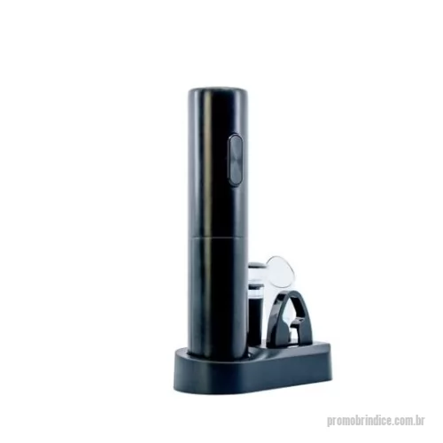 Kit vinho personalizado - Saca-rolha à pilha vem numa base com 3 acessórios: um tapa garrafa sob pressão, aerador e um cortador de selo da garrafa.