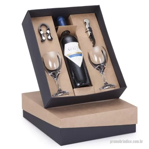 Kit vinho personalizado - 1 Vinho Chileno San José de Apalta clássico Carmenere ou Cabernet Sauvignon 750ml 2 Taças de vidro Windsor 250ml - Nadir - ref 7128 1 Cortador de lacre 1 Saca rolhas dois estágios 1 Caixa e berço corte e vinco em papel cartão 400gr