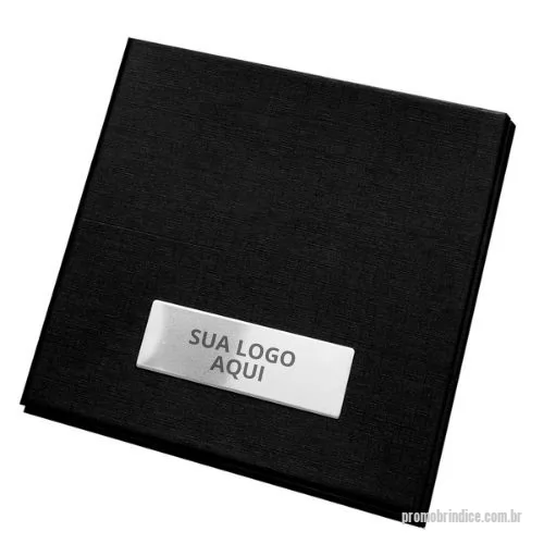 Kit vinho personalizado - Apresente sua marca com estilo com nosso Kit Vinho Personalizado. Composto por acessórios essenciais para apreciadores de vinho, é perfeito para momentos especiais. Personalize com o logo da sua empresa e destaque-se em eventos e campanhas promocionais. Ideal para presentear clientes e colaboradores, é um brinde exclusivo que alia funcionalidade e elegância. Perfeito para diversas ocasiões, desde confraternizações empresariais até celebrações pessoais. Promova sua marca com sofisticação!