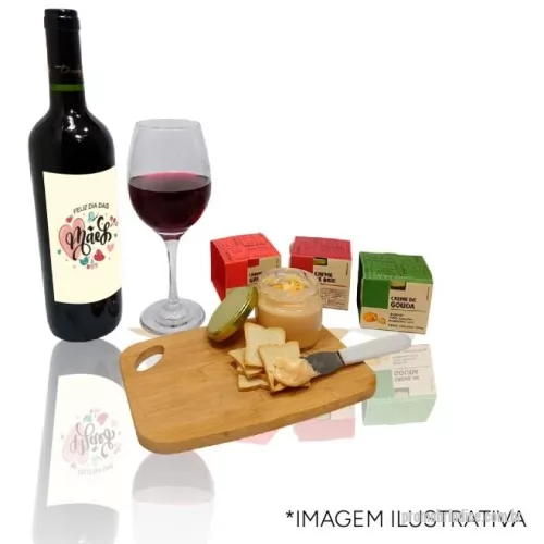 Kit vinho personalizado - Kit contém: - 01 Caixa personalizável - 01 Laço de cetim  - 01 Garrafa de vinho Chileno Doncella 750ml - 01 espátula com opção de personalização - 03 potinhos de creme de queijo Gourmet no sabor de Gouda, Brie e Gruyère (Consulte outras opções)  ________________________________________________________________  * Consulte quantidade mínima *Confira opções de personalização *Imagem meramente ilustrativa *Na falta de algum item, pode ser substituído, sob consulta, por outro de igual valor e qualidade.   Entre em contato, informe o seu CNPJ Atendimento somente para Empresas