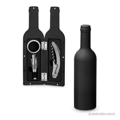 Kit vinho personalizado - Conjunto para vinho com três componentes em metal: saca-rolhas com canivete de sommelier, gargantilha e salva-gotas com tampa. Fornecido em estojo de oferta em formato de garrafa com acabamento em borracha.