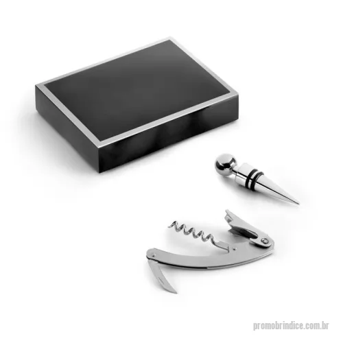 Kit vinho personalizado -  Conjunto para vinho em zinco. Incluso saca-rolhas com canivete de sommelier e rolha. Fornecido em caixa presente. 103 x 133 x 28 mm