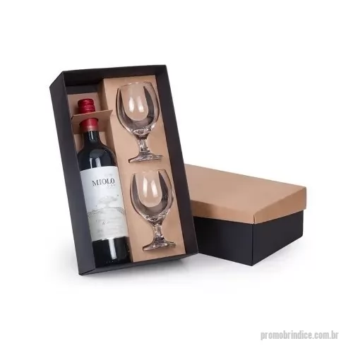 Kit vinho personalizado - Kit Vinho Personalizado contendo: Vinho Nacional Miolo Seleção Cabernet Sauvignon Merlot 750ml 2 Taças Gallant vidro 250ml (7008) 1 Caixa e berço corte e vinco em papel cartão Peso 1.820g / 34x19x10cm