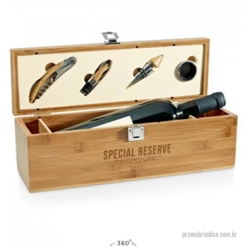 Kit vinho personalizado - Conjunto para vinho em bambu, inox e ABS. Incluso saca-rolhas com canivete de sommelier, gargantilha, salva-gotas com tampa e rolha. A cor e o resultado da impressão nos materiais naturais pode variar entre produtos. 363 x 112 x 119 mm