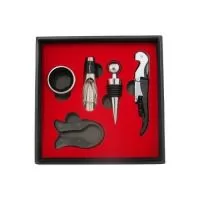 Kit Vinho 5 Peças em Estojo de Couro Sintético com Tampa. Verso e parte interna resvestida com veludo. Possui wine collar, bico condutor com tampa, tampa de bico, saca rolhas e anel de gargalo.