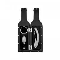 Kit vinho formato garrafa com 3 peças: wine collar, bico condutor com tampa e saca-rolhas metálico com lâmina de corte e abridor de garrafa. Estojo com fechamento imantado e área interna com berço de espuma.