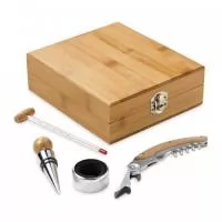 Conjunto para vinho em bambu e zinco. Incluso saca-rolhas com canivete de sommelier, termômetro, rolha e gargantilha. 