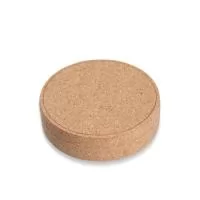  Kit vinho 4 peças com estojo em cortiça, parte interna revestida de espuma. Possui tampa de bico, saca rolha, bico condutor com tampa e wine collar.  Altura :  14,9 cm  Largura :  14,9 cm  Espessura :  4 cm