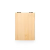 Kit vinho composto por dois itens: saca-rolhas de um estágio em inox e cabo em bambu e tampa de bico em inox com detalhes em silicone e topo em bambu. Acompanha estojo em bambu com dobradiças metálicas, fechamento imantado e revestimento interno em e