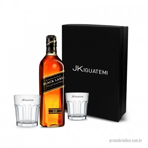 Kit whisky personalizado - Kit com whisky personalizado com 1 Whisky Johnnie Walker Black Label 1L 12 anos, 2 copos de vidro com capacidade para 320ml cada e embalagem personalizada em papel paraná 80gr revestido de papel color plus.